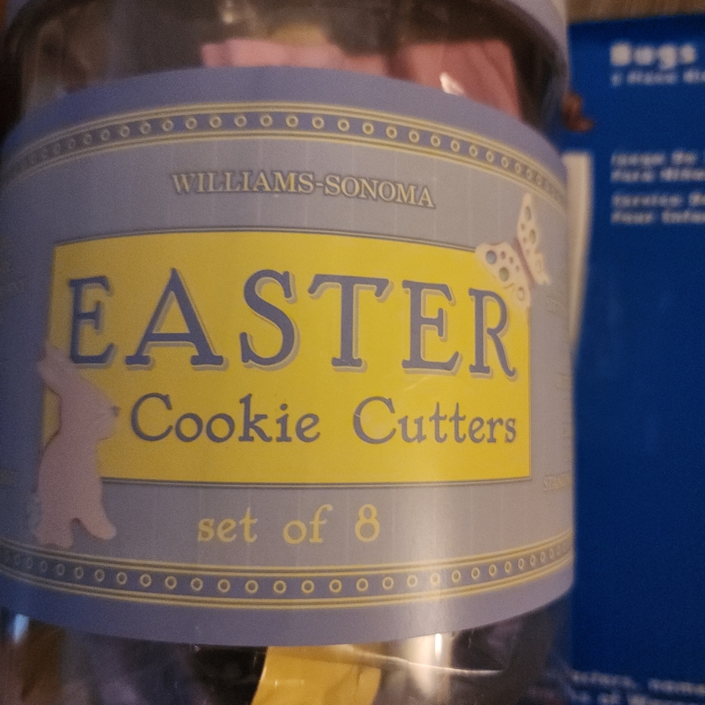 Williams - Sonoma Set of 8 Easter Cookie Cutters